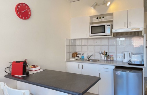 Elizabeth Bay Apartment | Prime location, Comfy stay!