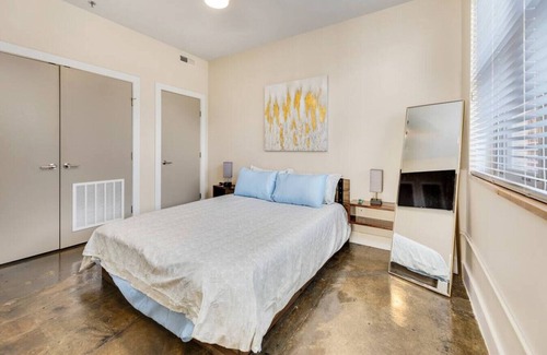 Roanoke Apartment | PRIME LOCATION DOWNTOWN ♥ of ROANOKE ♛ Queen Bed