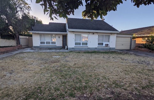 Lockleys House | Prime location Lockleys home with free parking