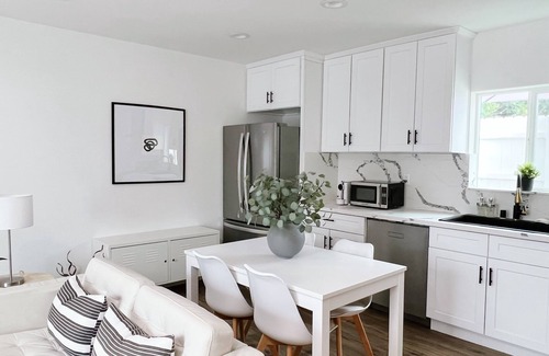 Winnetka House | Prime Location, Modern Style: Explore LA from Our Reseda Oasis!
