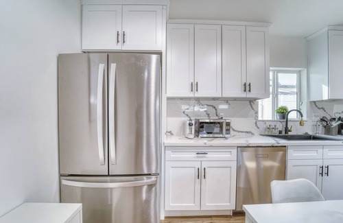 Winnetka House | Prime Location, Modern Style: Explore LA from Our Reseda Oasis!