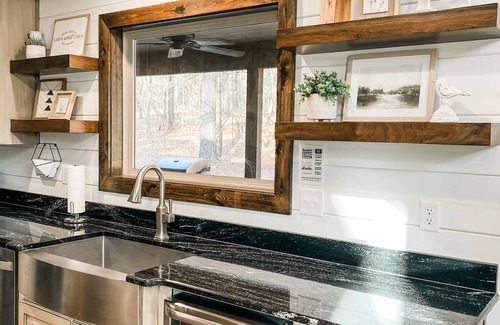 Hochatown Cabin | Prime Location! Paved Roads, Hot Tub, Games, Playset, Fire Pit, Family-Friendly!