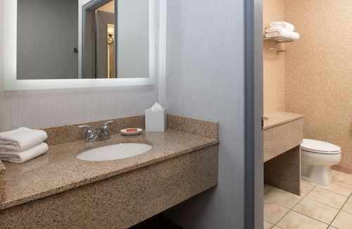 Port Angeles Hotel | Prime Location! Pool, FREE Parking, Pets Allowed, Near Francis Street Park!