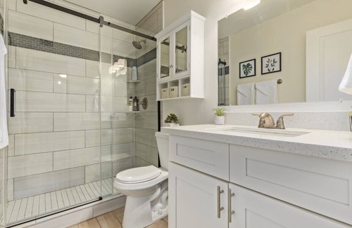 Fashion Square House | Prime Location | Pool | Parking @ Scottsdale Oasis