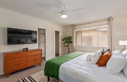 Fashion Square House | Prime Location | Pool | Parking @ Scottsdale Oasis