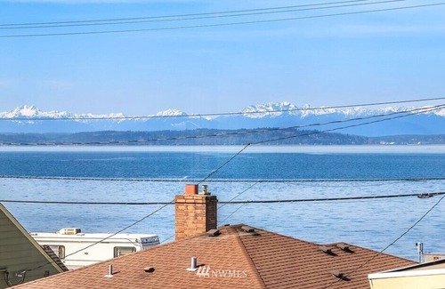 North Admiral House | Prime Location, Steps to Alki Beach, Free Wifi