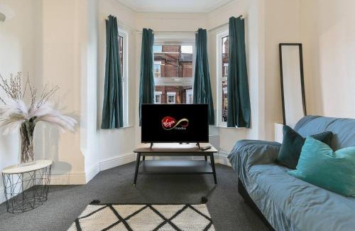 West Bridgford House | Prime Location Stylish 4-bed House Near Trent Br