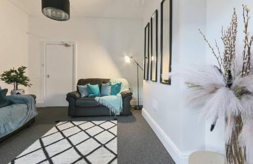 West Bridgford House | Prime Location Stylish 4-bed House Near Trent Br