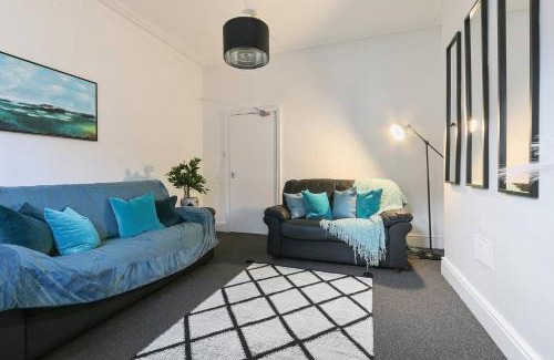 West Bridgford House | Prime Location Stylish 4-bed House Near Trent Br