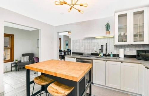 Summit - University House | PRIME Location! Sunny & Spacious - Private Oasisn