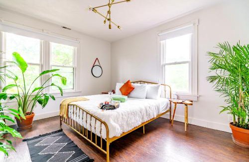Chillicothe House | Prime Location Top Rated Clean Parking Free!