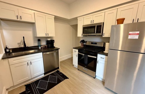 Victorian Village House | Prime Location Top Rated Free Parking