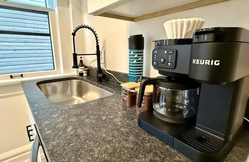 Victorian Village House | Prime Location Top Rated Free Parking