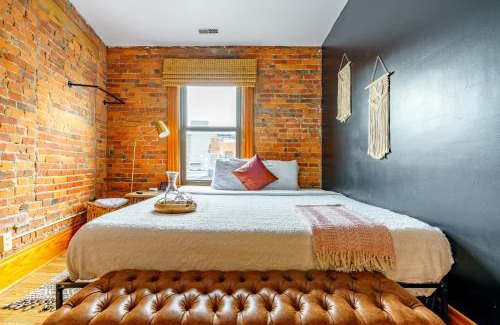 Italian Village Apartment | Prime Location Top Rated Clean Parking Free!