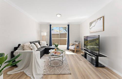 North Rocks House | Prime Location - Walk to Shops & Easy Transport