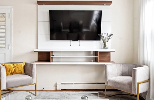 White Plains House | Prime Luxury NY: Free Parking + Mins to Downtown!