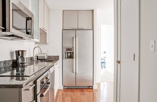 West End Apartment | Prime North Station 1BR w/Gym + Roofdeck, near TD Garden by Blueground
