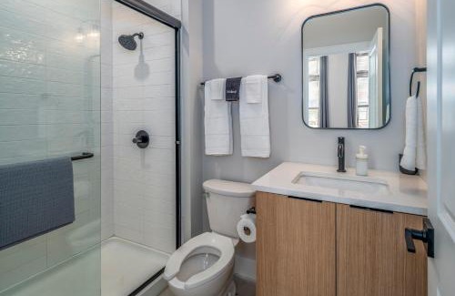 Over-the-Rhine Apartment | Prime OTR, 3 Lux Queen Beds, Two 55in TVs, Steps to TQL, Findlay Market, Light Rail, Fast Wifi