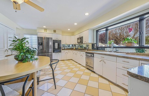 Seaford House | Prime Ryder Cup Location - Spacious 4 Bedroom Retreat with Pool, Outdoor Kitchen