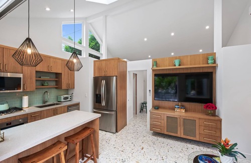 Studio City House | PRIME STUDIO CITY MODERN HOUSE IN THE QUIET FOOTBRIDGE AREA.