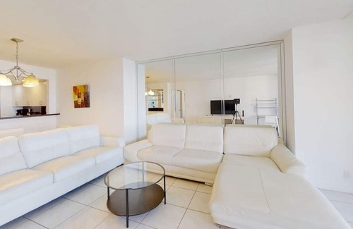 Edgewater Condo | *Prime Waterfront Condo Perfect for The Family!*