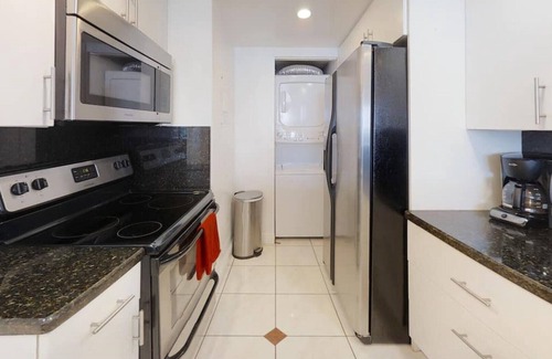 Edgewater Condo | *Prime Waterfront Condo Perfect for The Family!*
