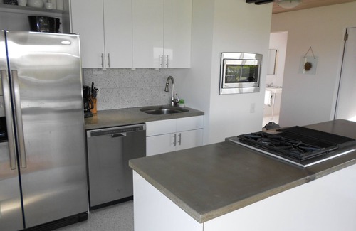 Bridgehampton Cottage | > Prime Waterfront Location, Private, Dock, 5 minute Walk to Ocean & Beach <
