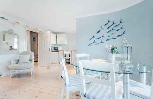 St. Mawes Cottage | Prime Waterfront St Mawes - sleeps 6