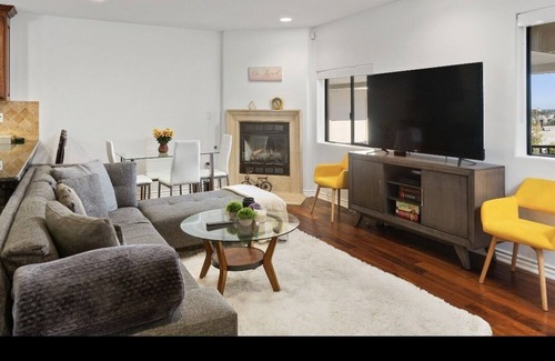 West Hollywood House | PRIME WEST HOLLYWOOD LUXURY APARTMENT 2