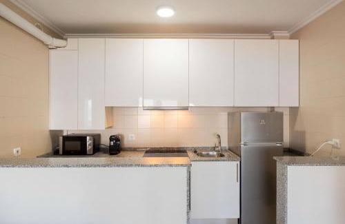 Vigo Apartment | Primera Linea de Playa Samil Costa con Garaje Incluido