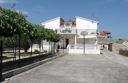 Primosten Burnji Apartment | Primošten Apartman Dino