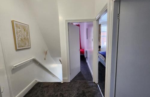 Blyth Apartment | Primos Palace 4 - Bedroom House in Blyth