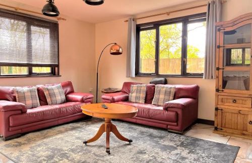 Llanybri Ski Chalet | Primrose 15-Kaowood-Hot Tub-Pet friendly-Tenby