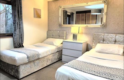 Llanybri Ski Chalet | Primrose 17-Woodland Lodges-Carmarthen-Pembroke