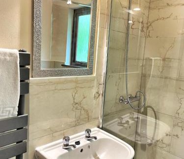 Llanybri Ski Chalet | Primrose 20-Woodland Lodges-Carmarthen-Pembroke