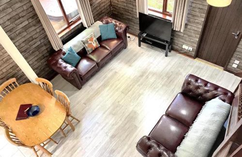 Llanybri Ski Chalet | Primrose 20-Woodland Lodges-Carmarthen-Pembroke