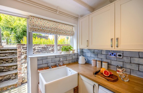 Tealby House | Primrose Cosy Cottage