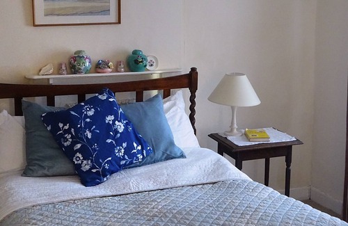 Instow Cottage | Primrose Cottage: 6-bed traditional seaside cottage with garden