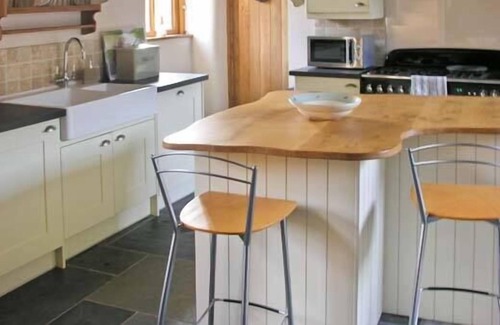 Burrington Cottage | PRIMROSE COTTAGE, family friendly, with open fire in Kings Nympton