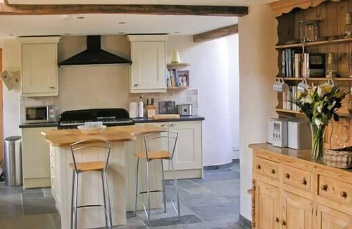 Burrington Cottage | PRIMROSE COTTAGE, family friendly, with open fire in Kings Nympton
