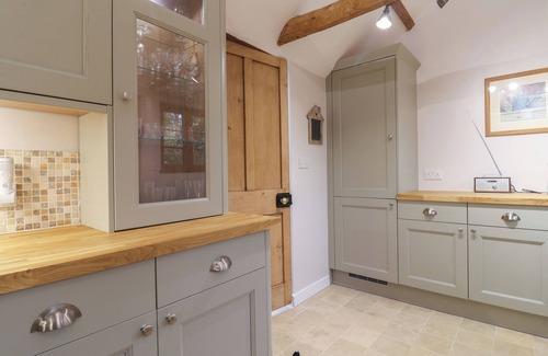 Kenton Cottage | PRIMROSE COTTAGE, family friendly, with open fire in Kenton, Exeter