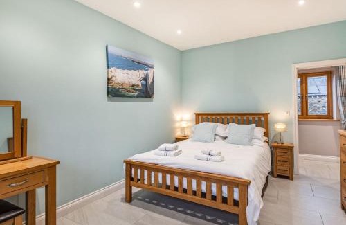 Holyhead House | Primrose Cottage
