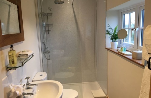 Irstead Bed & Breakfast | Primrose Cottage
