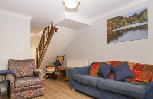 Dilton Marsh Cottage | PRIMROSE COTTAGE, pet friendly, with a garden in Warminster