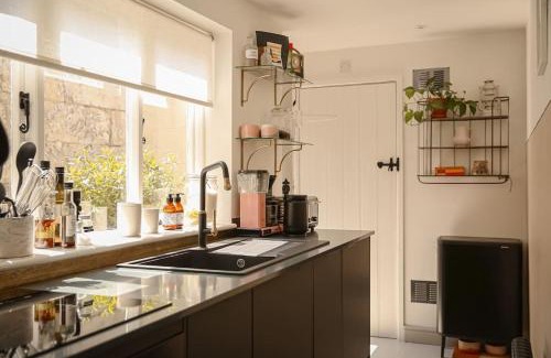 Bath House | Primrose Cottage - with Private Courtyard & Sun Terrace in Central Bath