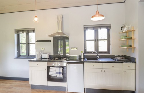 East Pennard Cottage | PRIMROSE, pet friendly, with a garden in West Pennard