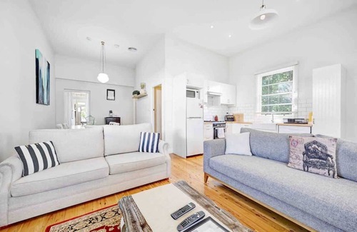 Orange Cottage | Prince Street Cottage - Pet Friendly