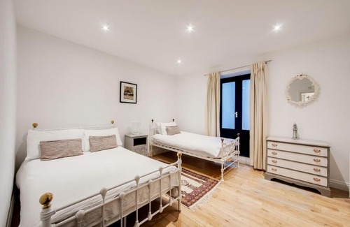 St Leonards-On-Sea Apartment | Princes Villa - large fully Self Contained Flat, 5 minutes from the sea