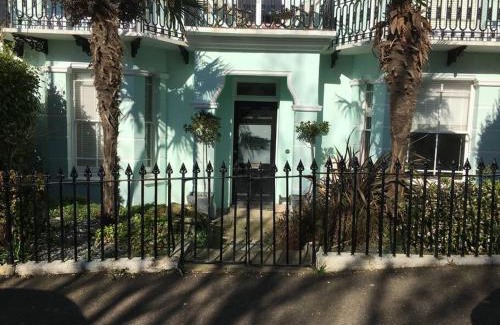 St Leonards-On-Sea Apartment | Princes Villa - large fully Self Contained Flat, 5 minutes from the sea