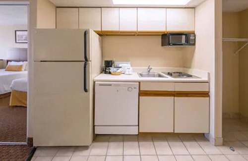 Midtown Ocean City Hotel | Princess Bayside Beach Hotel